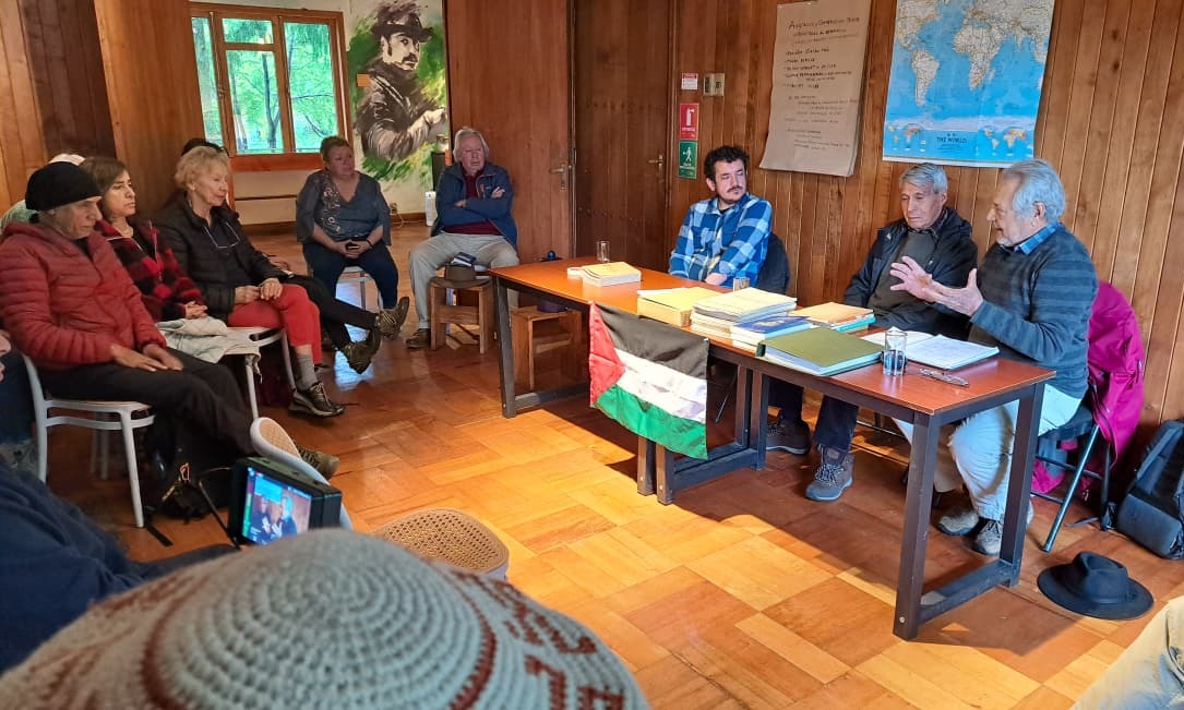 Memoria, presente y futuro en tiempos de crisis multisistémica: Luis Astorga Schneider dona, en nombre de la AIFBN, archivos forestales inéditos al Centro Cultural Museo de la Memoria de Neltume